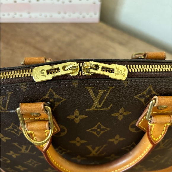 Louis Vuitton Monogram Alma - Picture 7 of 17